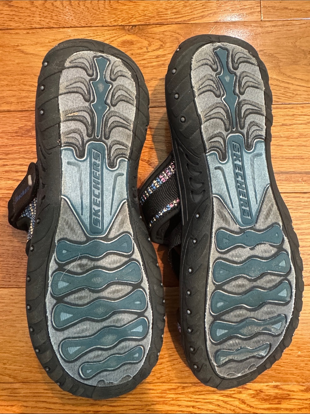 Skechers Women's Reggae Black Sandals with Multicolor Accent - Picture 5 of 5